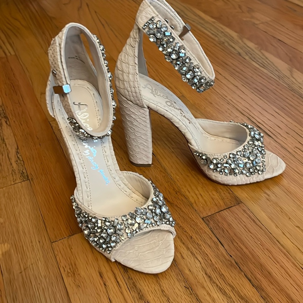 Alice and Olivia Vanessa heels